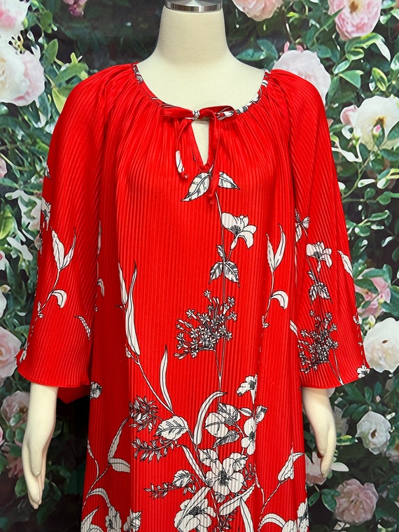 80s California Dynasty Red Pleated Floral Caftan - image 3