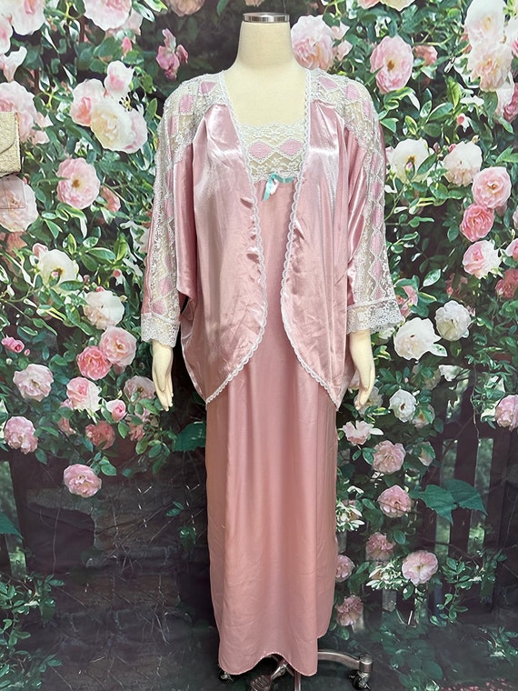 80s Vandemere Pink Satin Nightgown Robe - image 2