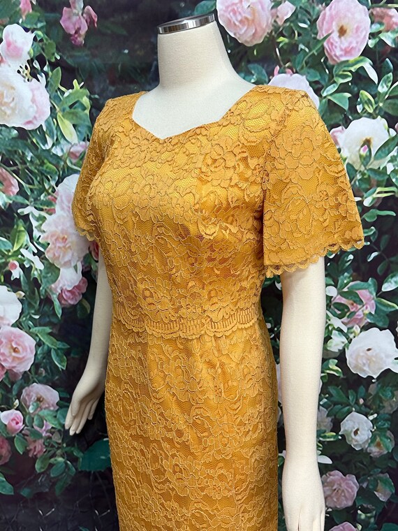 50s Golden Yellow Lace Wiggle Dress - image 4