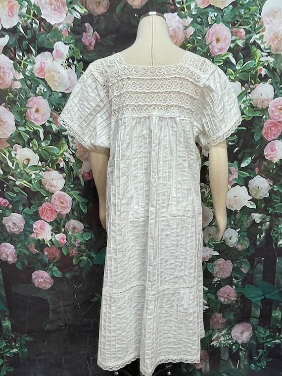70s Mexican White Lace Dress Embroidered Flowers - image 10
