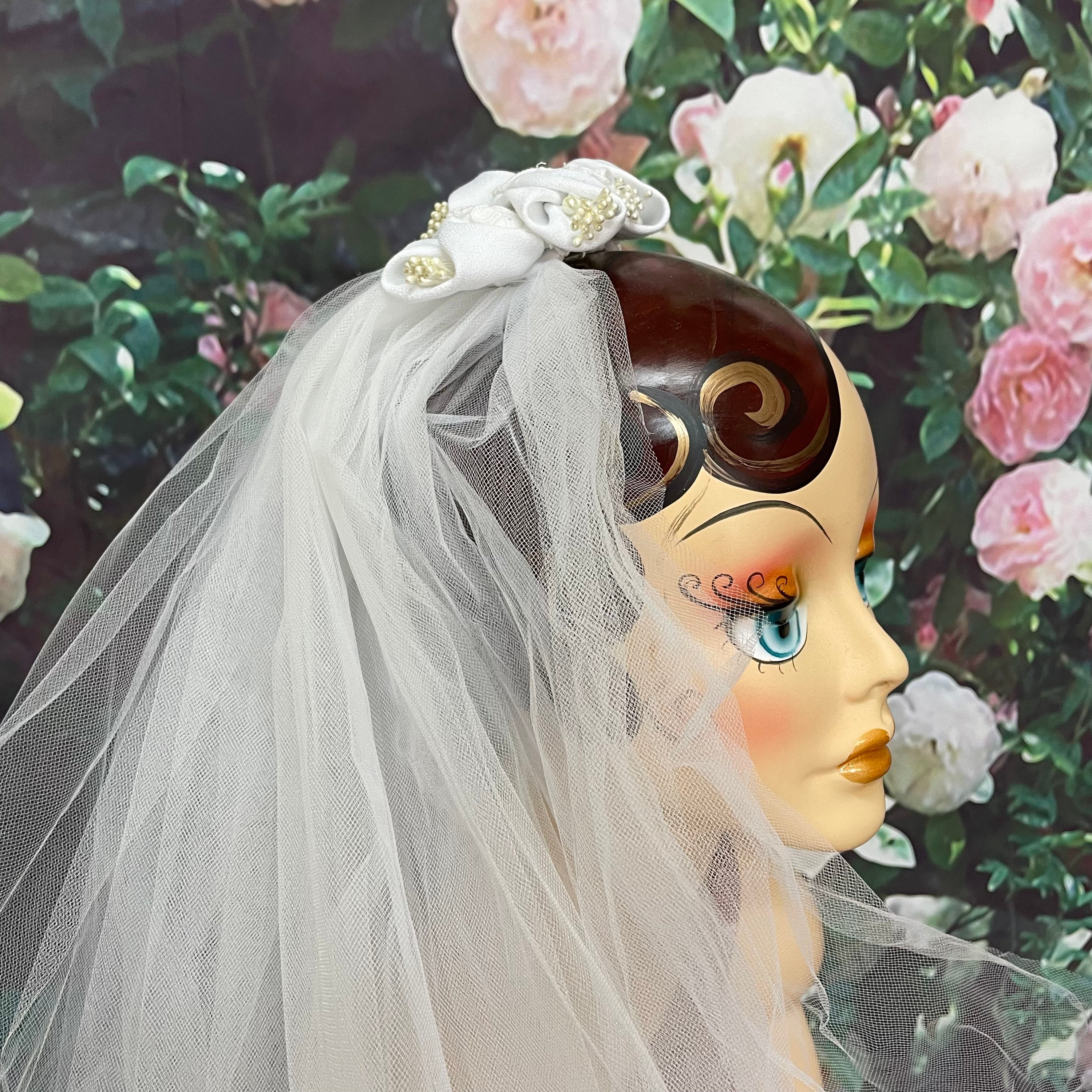 70s House of Bianchi White Bridal Bow Veil Comb - Etsy display picture 1