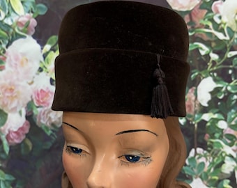 Mid Century Black Velvet Fascinator w/ Crystal Accent “Miss Alice”  French Shop Vintage French Fascinator Hat for Sale in Dillsburg main image 4
