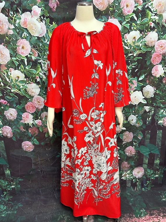 80s California Dynasty Red Pleated Floral Caftan - image 2