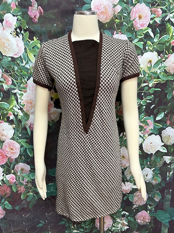 60s Brown Houndstooth Wool Shift Dress - image 2