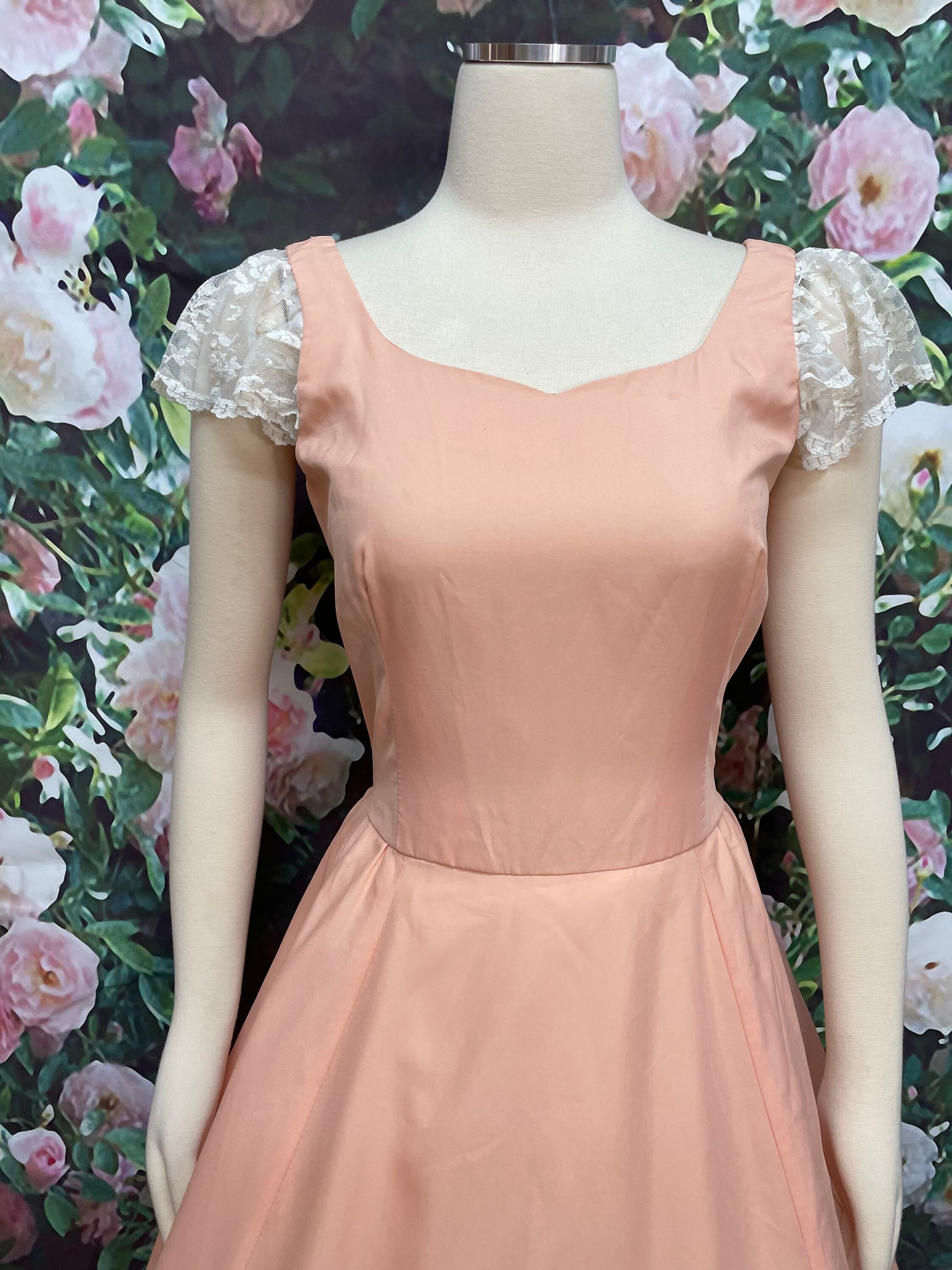 green emerald velvet dress Amazon.com: Kivary Peach-Pink Sheer Half Sleeves Tulle Lace Appliques A  Line Coset Prom Evening Dresses US2 : Clothing, Shoes & Jewelry