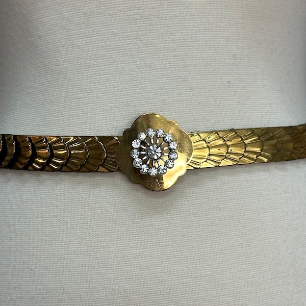 70s Gold Fish Scale Belt Rhinestone Flower Clasp