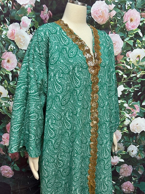 70s Plus Size Green Paisley Double Knit Caftan - image 7