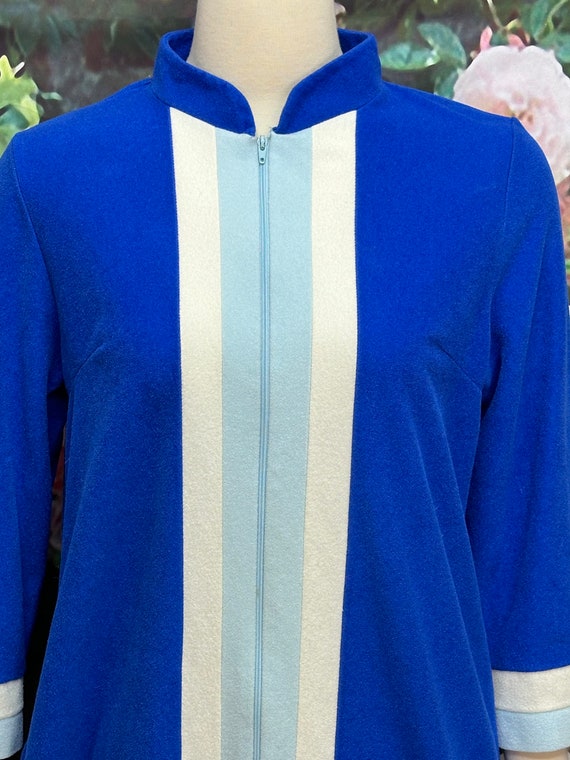 70s Vanity Fair Blue Stripe Robe Zip Up - image 3