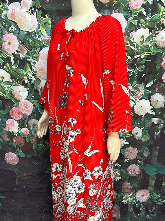 80s California Dynasty Red Pleated Floral Caftan - image 6