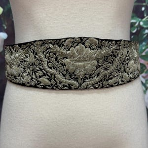 Vintage Beaded Floral Waist Belt in Black, Cream and silver Vtg Beaded Belt Western Black Southwestern Womens Silver  main image 2