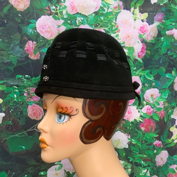 20s Black Velvet Cloche Hat Rhinestone Button Flapper - Gem display picture 1