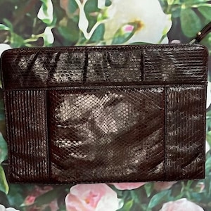 Cartera de mano Ronora de piel burdeos de los años 80 con diseño de serpiente Argentina