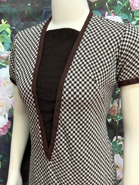 60s Brown Houndstooth Wool Shift Dress - image 4