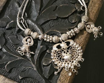Antique Rajasthani 800–900 Silver Hasli Necklace – Kandora Mesh, Heart Amulet with Peacocks & Apsara Dancer Pendants, 1940s India