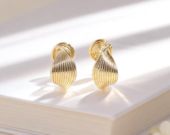 Minimalist Sculptural Gold Hoop Clip-on Earrings - Texture Pleated Ripple Non-Pierced Studs - Painless Invisible Jewelry Gift for Her 2026