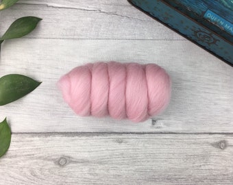 Mèche de laine mérinos rose pastel : feutrage, tissage artistique (25 g)