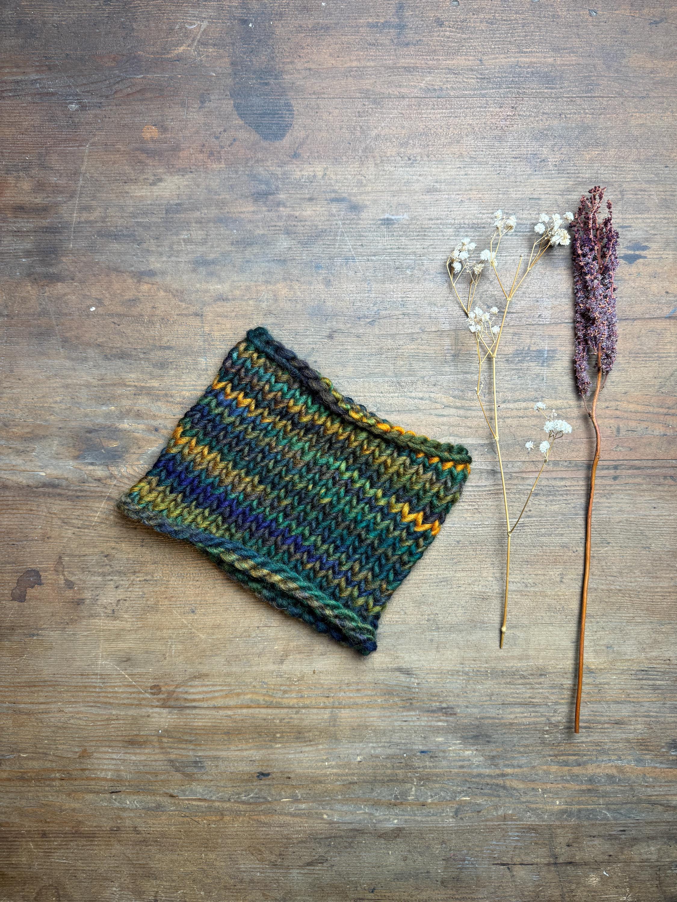Green knitted scarf neck warmer: 100% wool - Snood