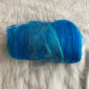 Tonos azules art batt con brillo, lana para hilar, lana batt
