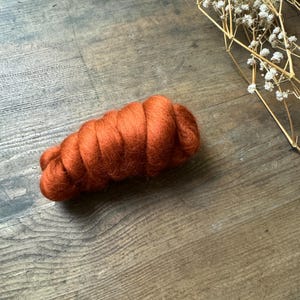 Mèche de laine mérinos gingembre : feutrage et filage des fibres (25 g) image 2