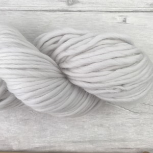 Super bulky merino wool yarn in stone white , 200g knitting wool - weaving yarn