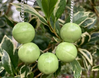 Collier de déclaration vert lime - collier de perles en céramique - collier minimaliste - bijoux audacieux - collier coloré - grand collier