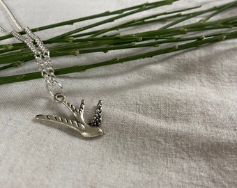 Swallow Bird Charm Necklace: Minimalist Silver Colored Chain