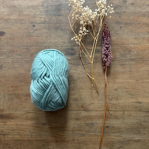 Duck Egg Merino Wool Yarn – Super Chunky 100g Ball - Wool for Knitting, Crochet, Weaving & Fibre Arts - Super Bulky Wool - 100% wool merino