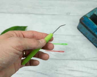 Loom Knitting Tool with Plastic Needles
