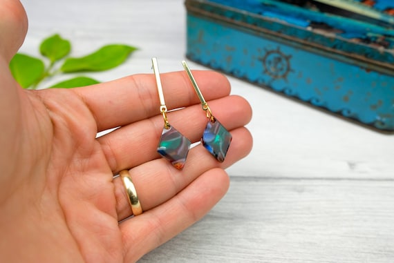 Diamond shaped dangle online earrings