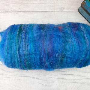 Lana azul del océano batt - lana de tonos azules para hilar - suministros de fieltro - tejido de fibra