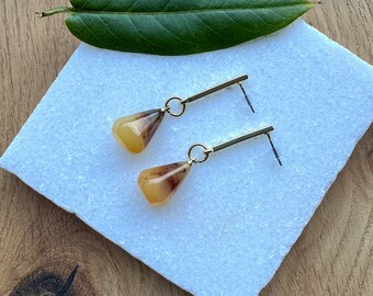 Brown dangle drop earrings made of resin by The Dorothy Days -