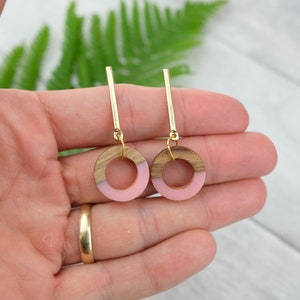 Pink circle earrings with wood and resin pink geometric earrings wooden earrings pastel pink jewelry zdjęcie 7