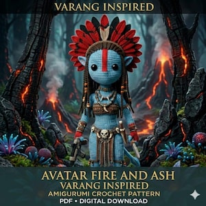 Pode incluir: Boneca amigurumi azul inspirada no filme Avatar, com um cocar de penas vermelhas e pretas, vestuário tribal e uma arma. O fundo mostra uma paisagem vulcânica em chamas. Texto: "VARANG INSPIRED" e "AVATAR FIRE AND ASH".