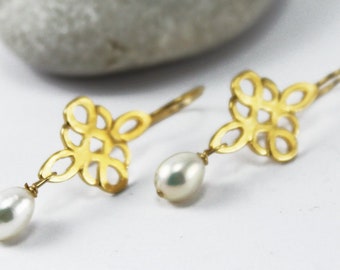 Pearl earrings bridal gold clover earrings Wedding pearl earrings