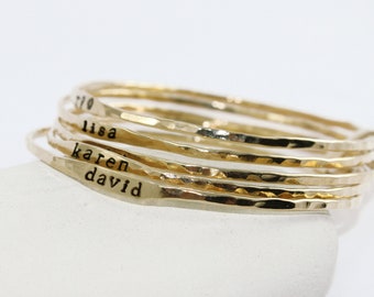 Pulsera familiar personalizada, brazaletes apilables, pulsera de oro con nombre, brazalete apilable martillado