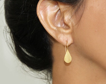 Tear drop Gold dangle earrings Small dangle gold drop earrings