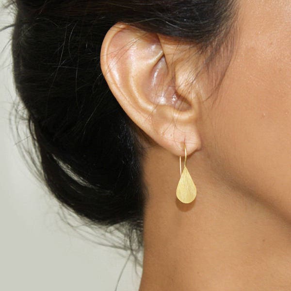 Tear drop Gold dangle earrings Small dangle gold drop earrings