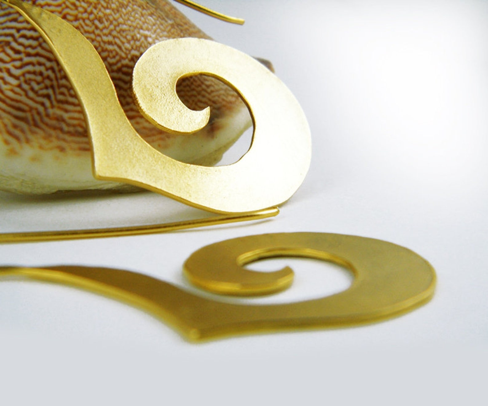 Golden Circle Wave Earrings