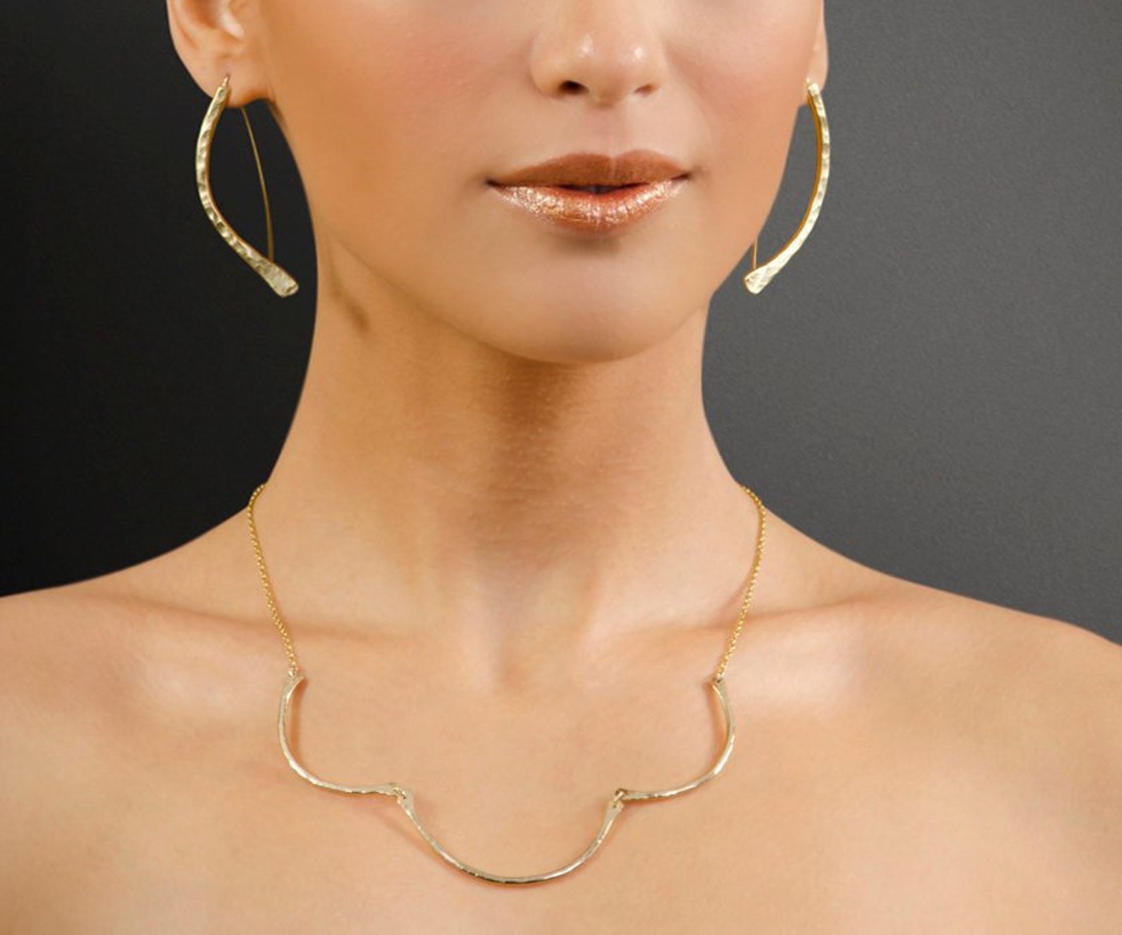Curved necklace main image 0