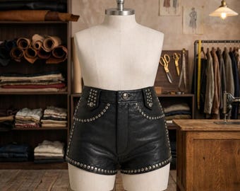 Pantaloncini in pelle nera da donna, pantaloncini a vita alta con borchie, pantaloni da motociclista fatti a mano, outfit streetwear western, regalo alla moda per festival