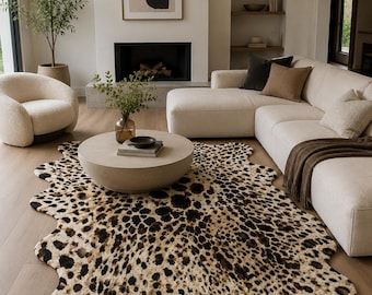 Handgefertigter Wollteppich mit Leopardenmuster, organische Kuhfellform, luxuriöser Teppich mit Tiermotiv, neutraler Wohnzimmerteppich