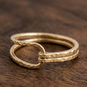 Gold Plated Infinity Ring, Interlocking Loop Ring, Minimalist Gold Band Ring, Hammered Texture Ring, Modern Everyday Jewelry Gift for Her