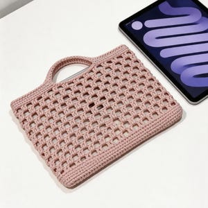 iPad sleeve with mesh texture – crochet case for 11‑inch tablets