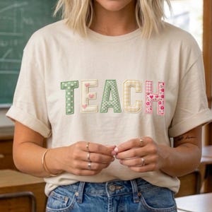 Camiseta para Professor(a) PNG com Estampa de Patchwork Falsa, Design para Sublimação DTF, Presentes para Mentores e Professores, Presente de Agradecimento aos Professores (Download)
