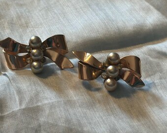 Vintage Copper Bow Brooches with Faux Pearl and Rhinestone Accents – Midcentury Pair