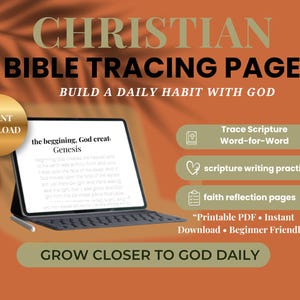 Può includere: Grafica arancione con il testo "CHRISTIAN BIBLE TRACING PAGES" e "BUILD A DAILY HABIT WITH GOD." Un tablet mostra il testo della Bibbia. Include "Trace Scripture", "scripture writing practice" e "faith reflection pages."