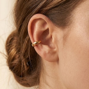 18K guldfyllt minimalistiskt öronmanschettset, grova guldfärgade öronklämmor, brosköronmanschett utan piercing, present till henne
