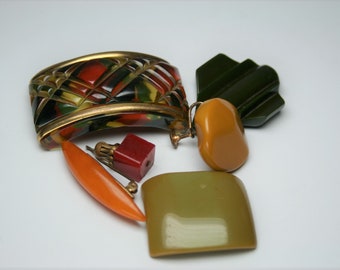Lot of Vintage Bakelite and Lucite Pieces Crafting or Repair