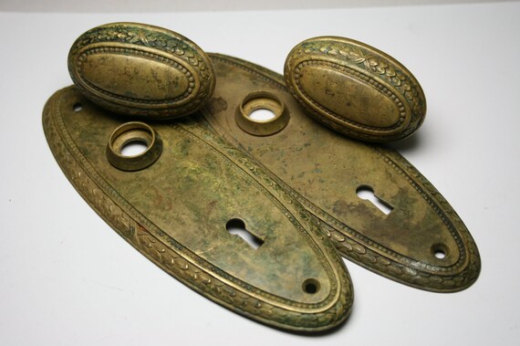 Vintage Yale And Towne Door Hardware Knobs And Back Plates Etsy