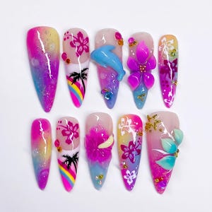 Uñas postizas 3D con degradado de flores tropicales / Uñas postizas stiletto magenta, rosa, azul y dorado / Arte de uñas de lujo Rainbow Paradise